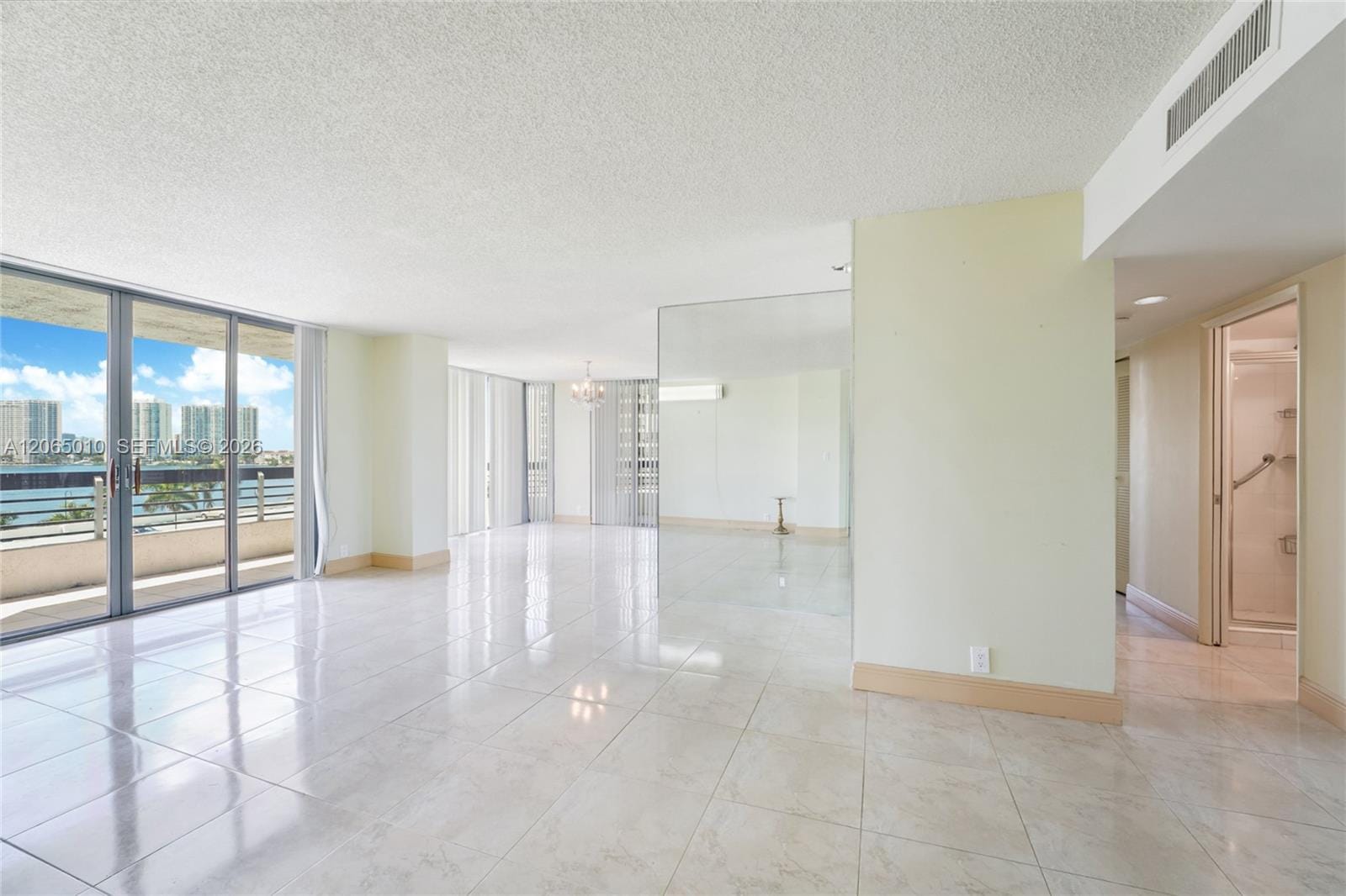 19101 NE 36th Court 705 — photo 3