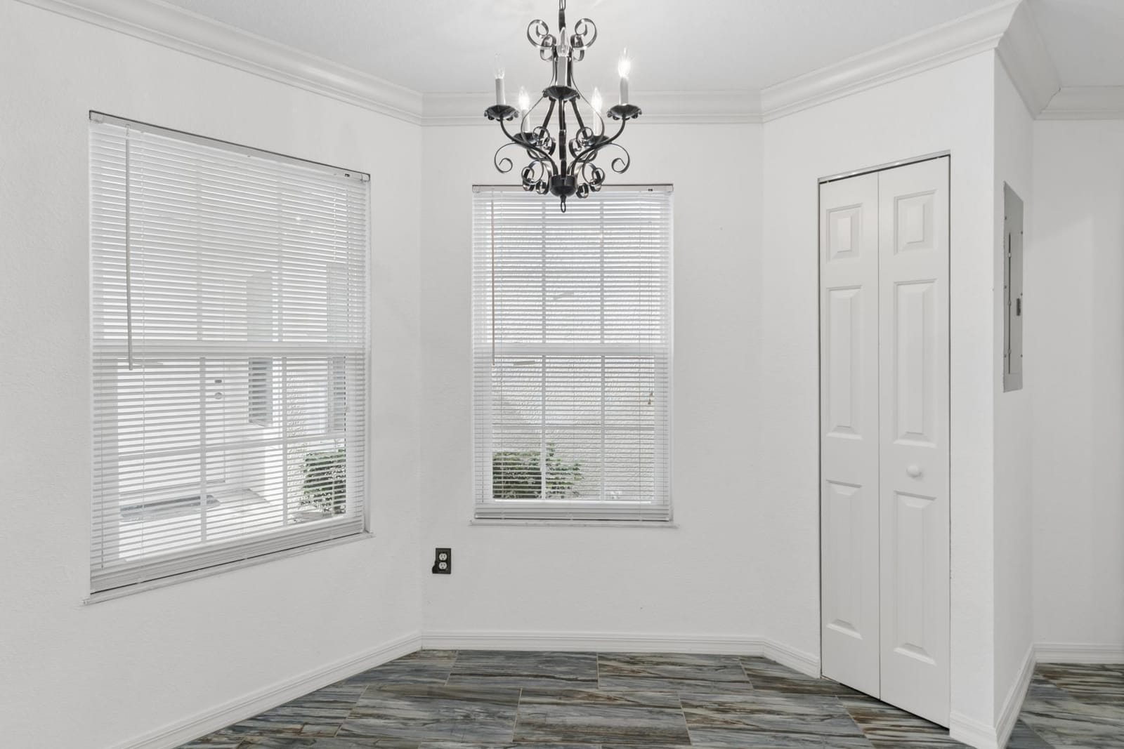 1820 Waterford Drive — photo 2