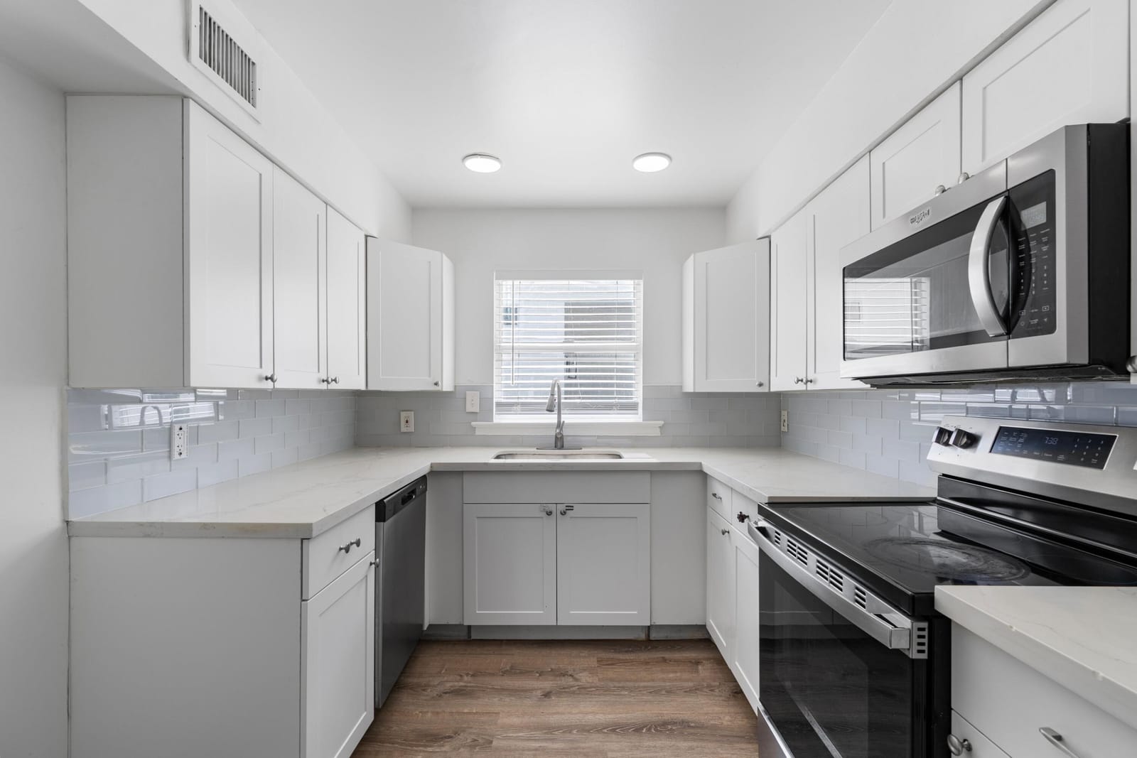 526 38TH Street — photo 8