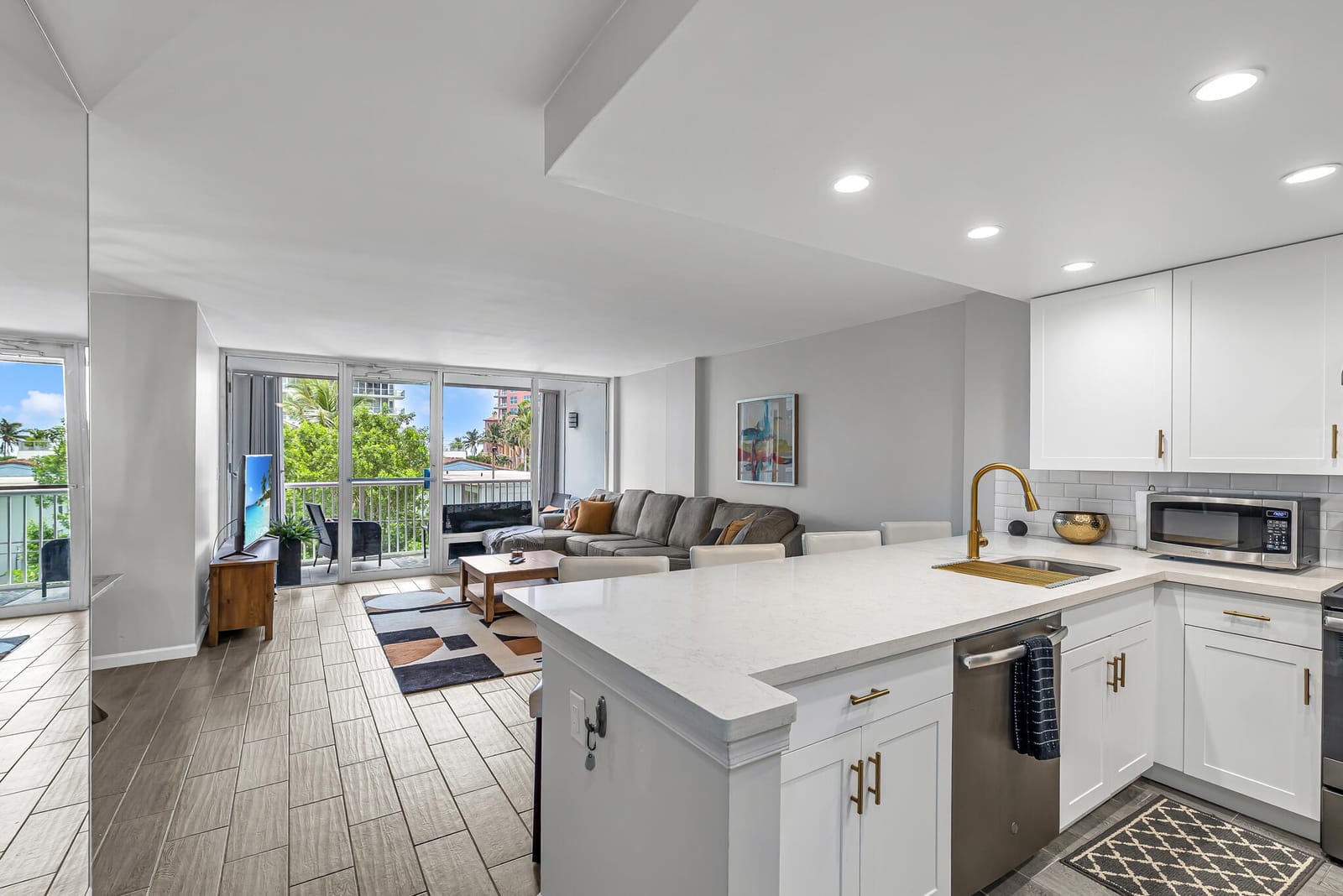 2200 NE 33RD Avenue 3E — photo 4