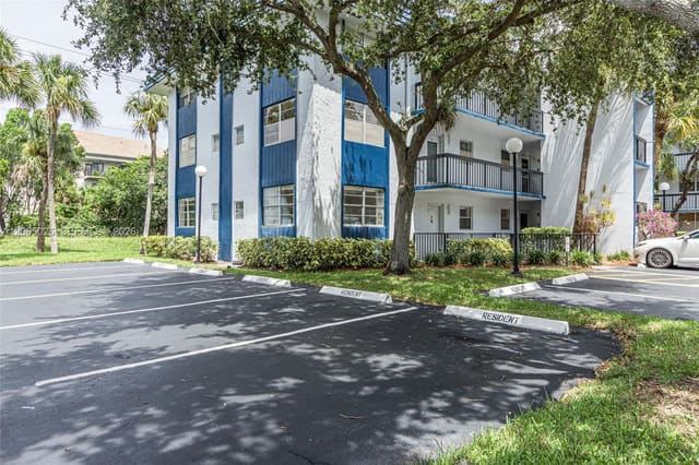 3150 Holiday Springs Boulevard 8-112, Margate, FL 33063