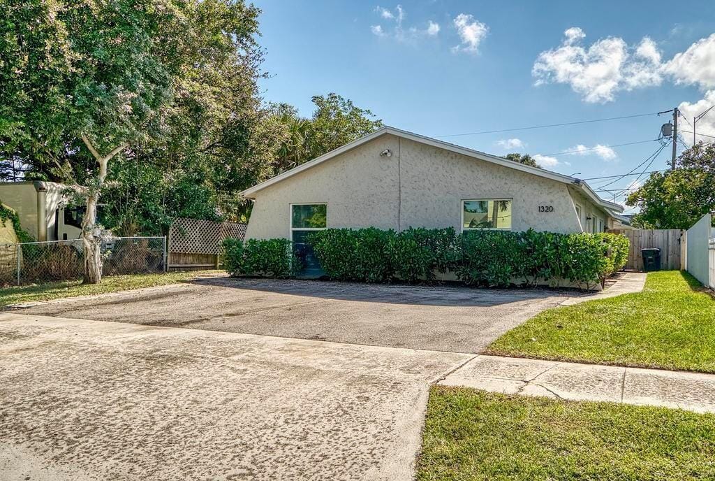 1320 Wellington Street B, West Palm Beach, FL 33401 photo 1