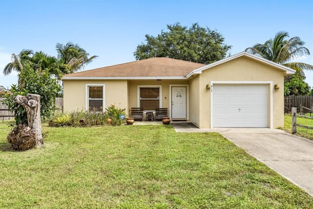 913 SE FORREST PARK Drive, Stuart, FL 34994