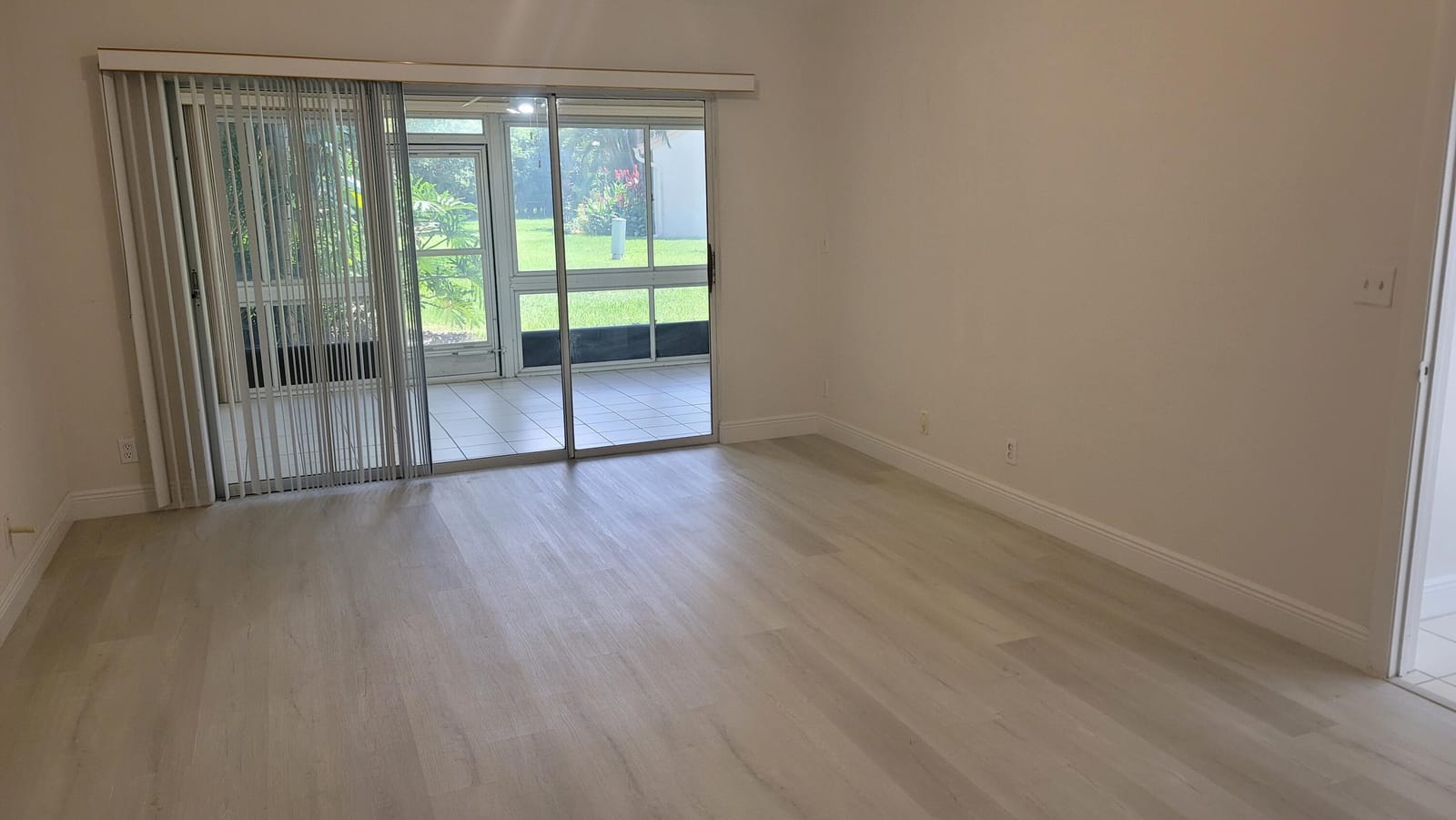 7570 DIAMOND POINTE Circle — photo 3