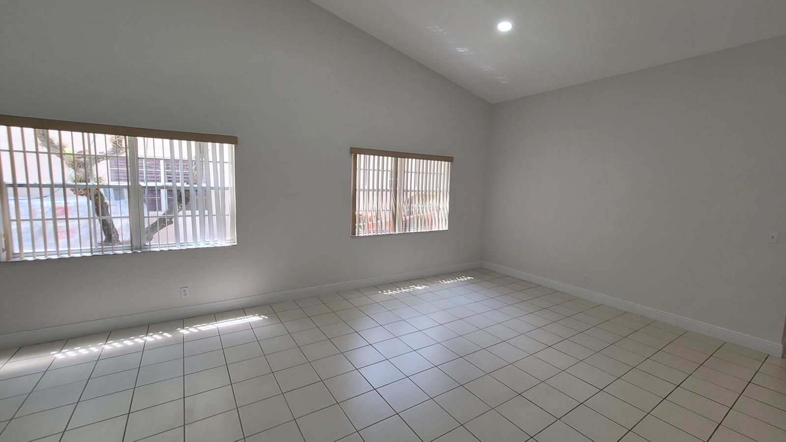 7570 DIAMOND POINTE Circle — photo 10