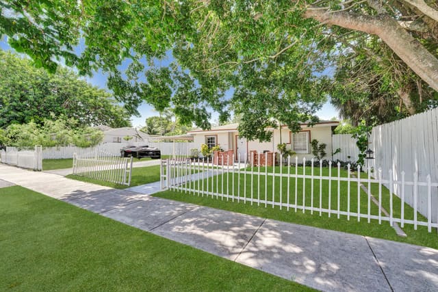 2442 FUNSTON Street, under contract in Washington Heights, Hollywood, FL