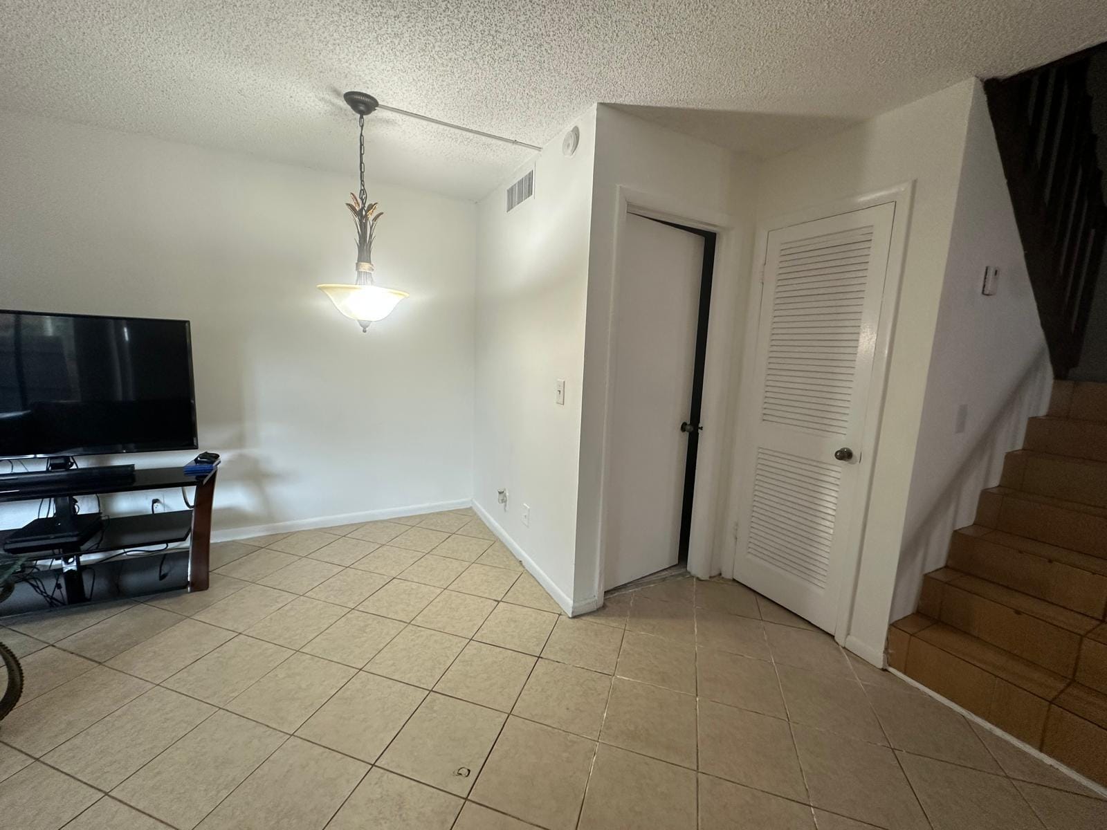 2100 WHITE PINE Circle D — photo 11