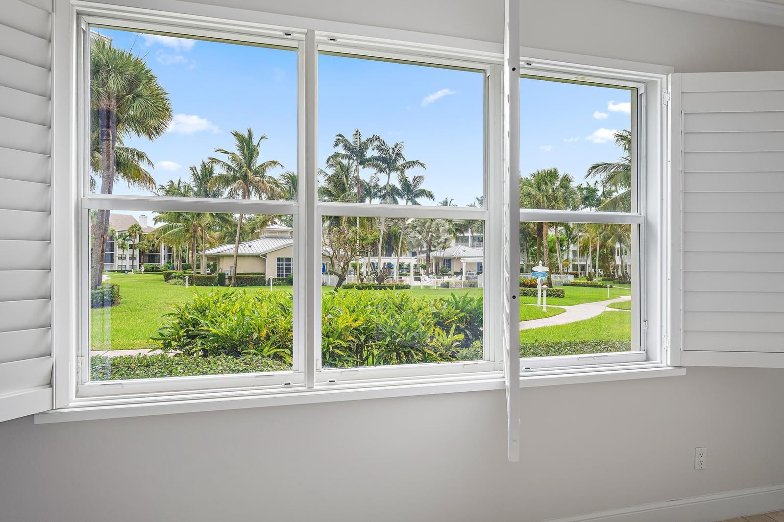 411 Bay Colony Drive N — photo 8