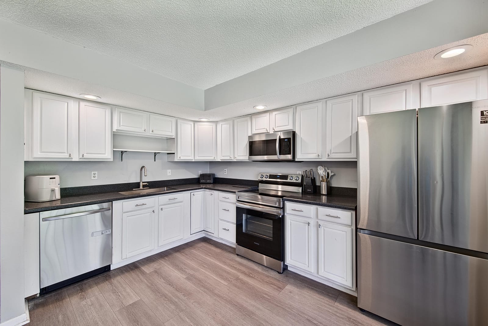 5190 LAS VERDES Circle 214 — photo 7