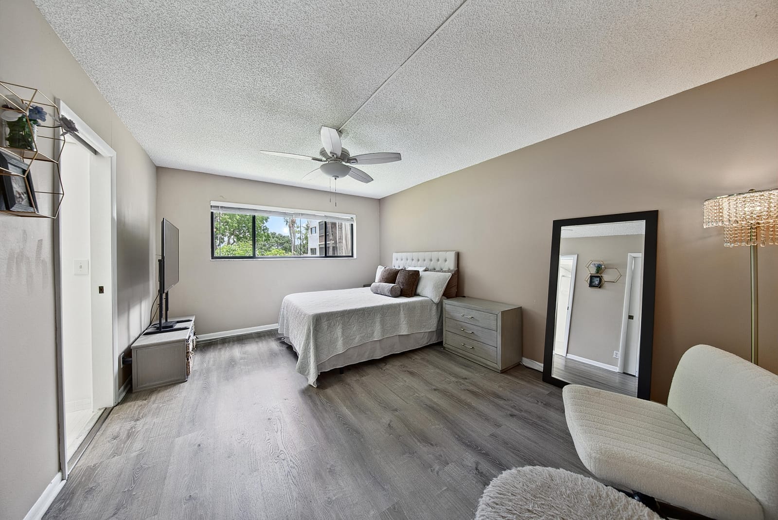 5190 LAS VERDES Circle 214 — photo 8