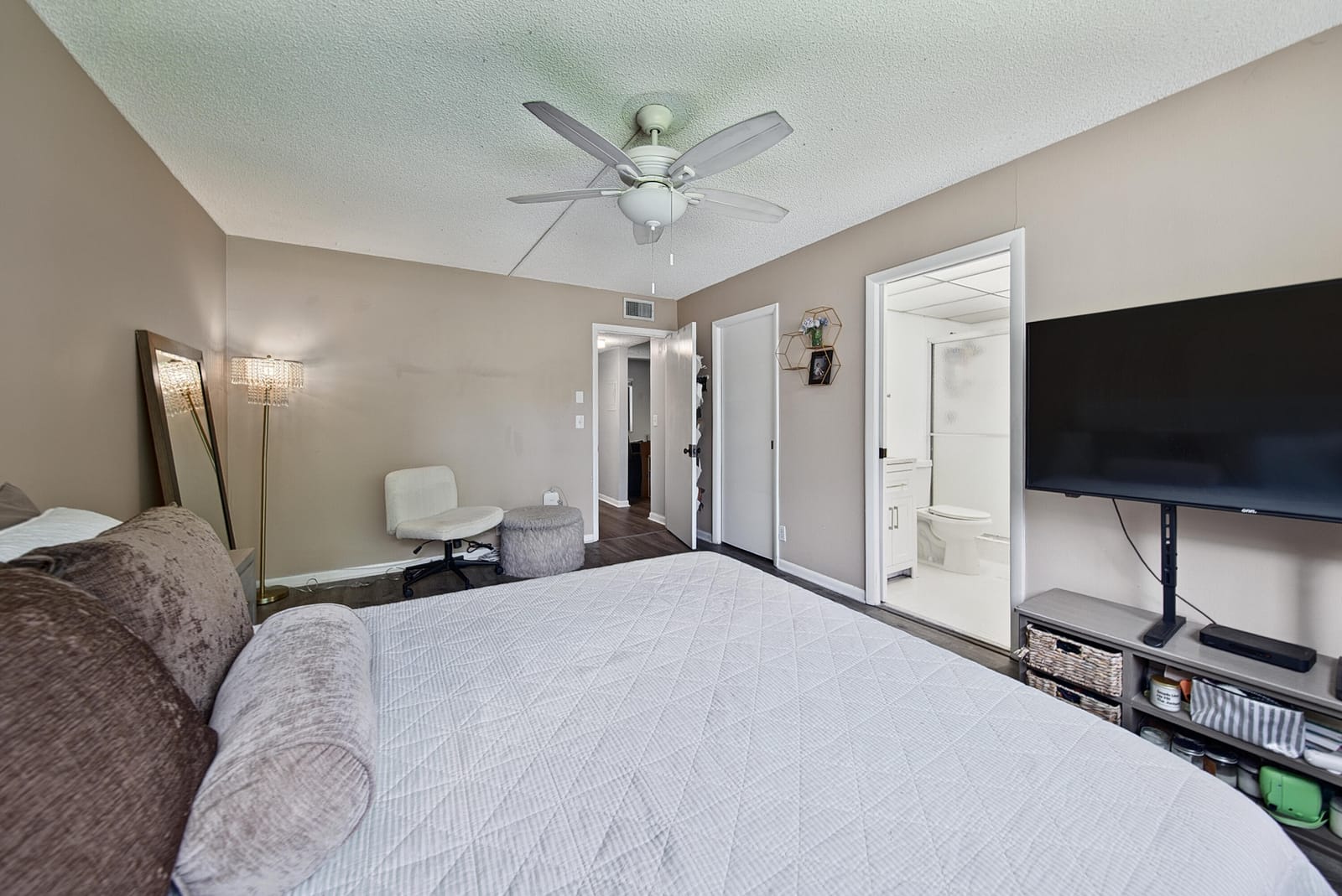 5190 LAS VERDES Circle 214 — photo 10