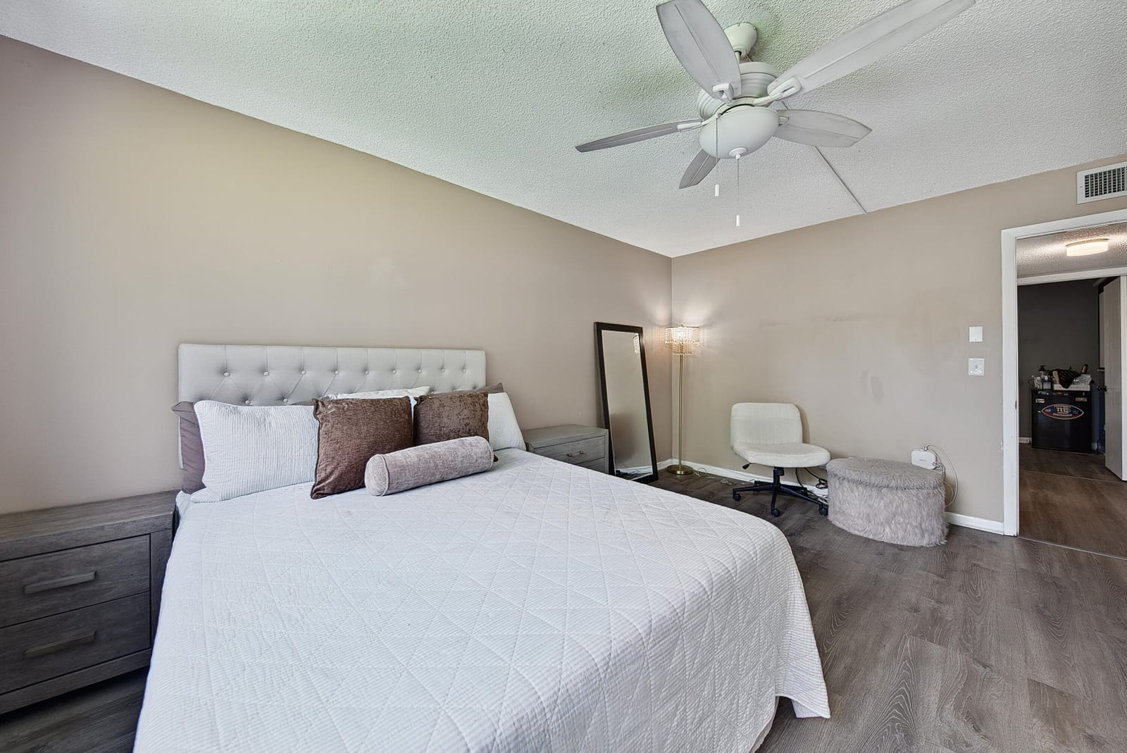 5190 LAS VERDES Circle 214 — photo 11