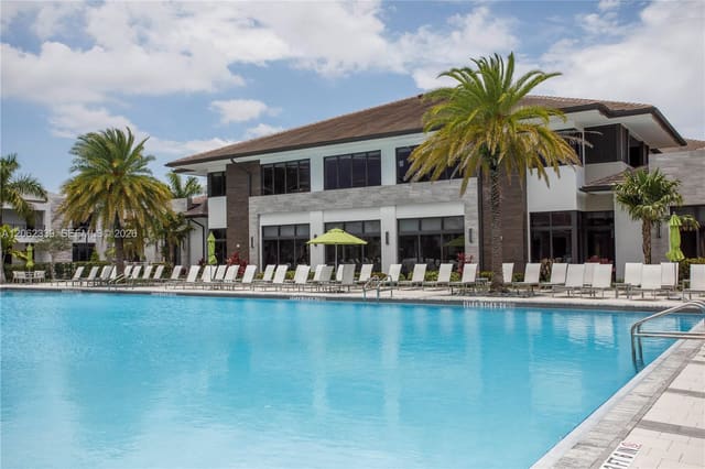8001 NW 41st Street F-106, Doral, FL 33166