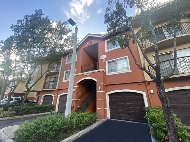 4171 N Haverhill Road 1013, West Palm Beach, FL 33417