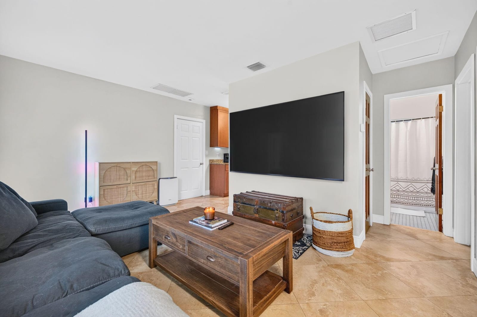 4670 NE 4TH Avenue — photo 9
