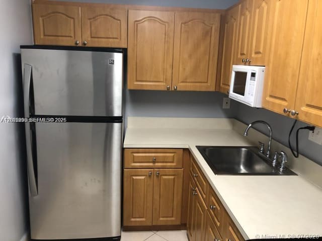 8405 NW 8th Street 206, Miami, FL 33126