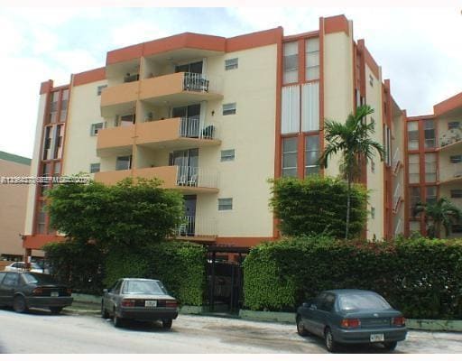 1750 W 46th Street 331, Hialeah, FL 33012