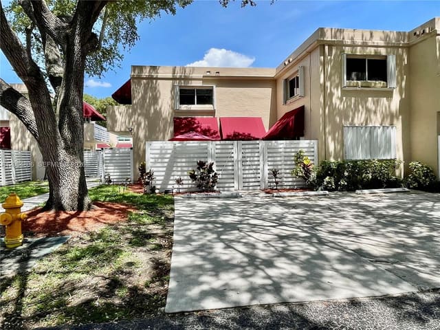 14327 SW 97th Lane, sold in Kendall Center, Miami, FL