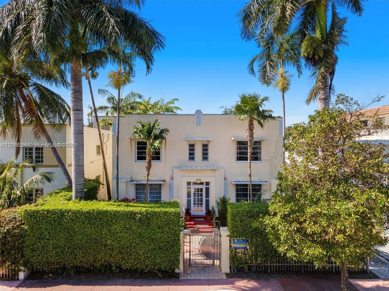 Pending home at 928 Euclid Avenue 6, Miami Beach, FL 33139