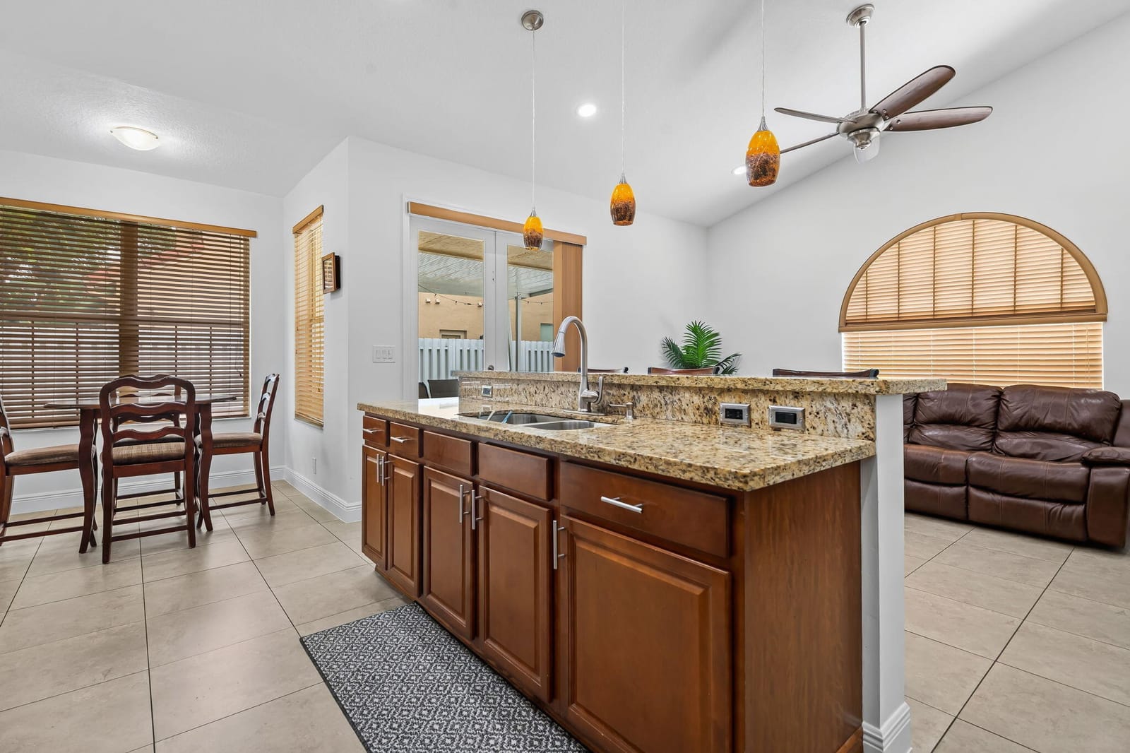 10740 LONDON Street — photo 9