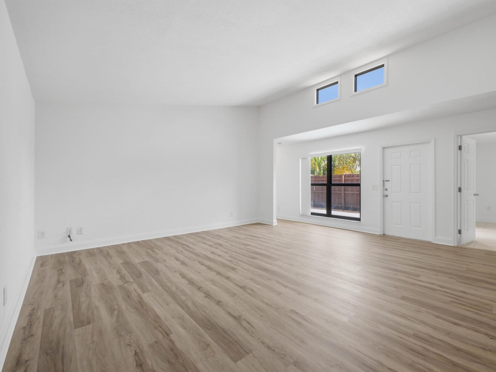 1110 Manor Drive — photo 9
