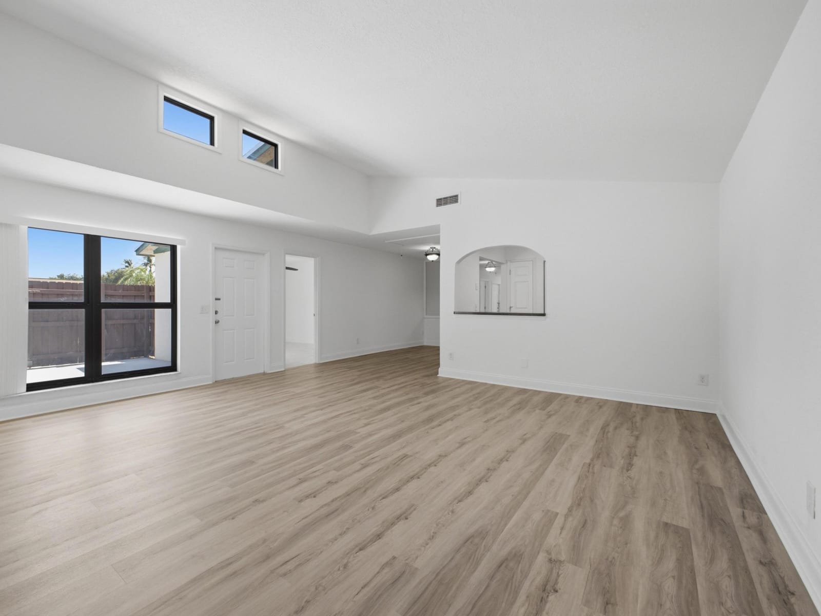 1110 Manor Drive — photo 10
