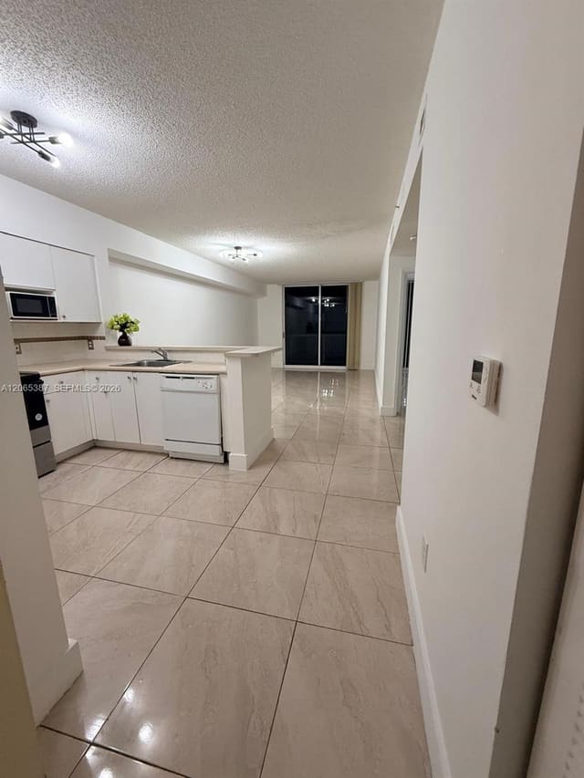 5091 NW 7th Street 1009, Miami, FL 33126