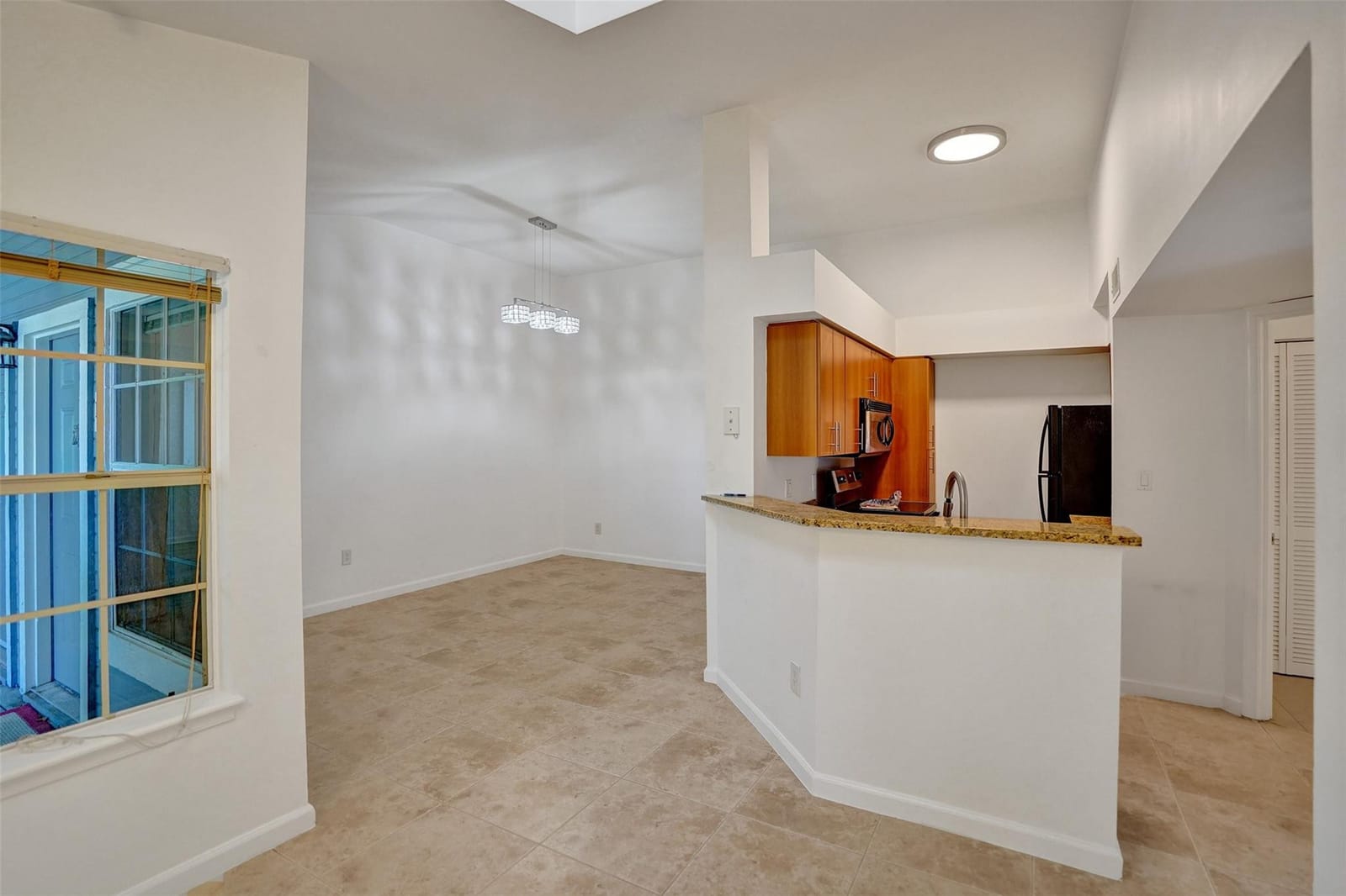 1050 CRYSTAL Way N — photo 12