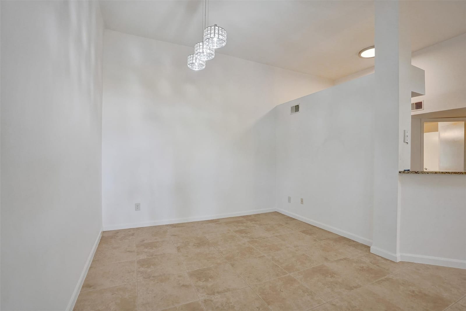 1050 CRYSTAL Way N — photo 6