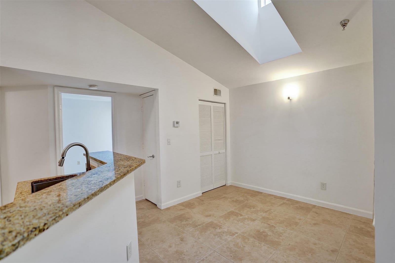1050 CRYSTAL Way N — photo 10