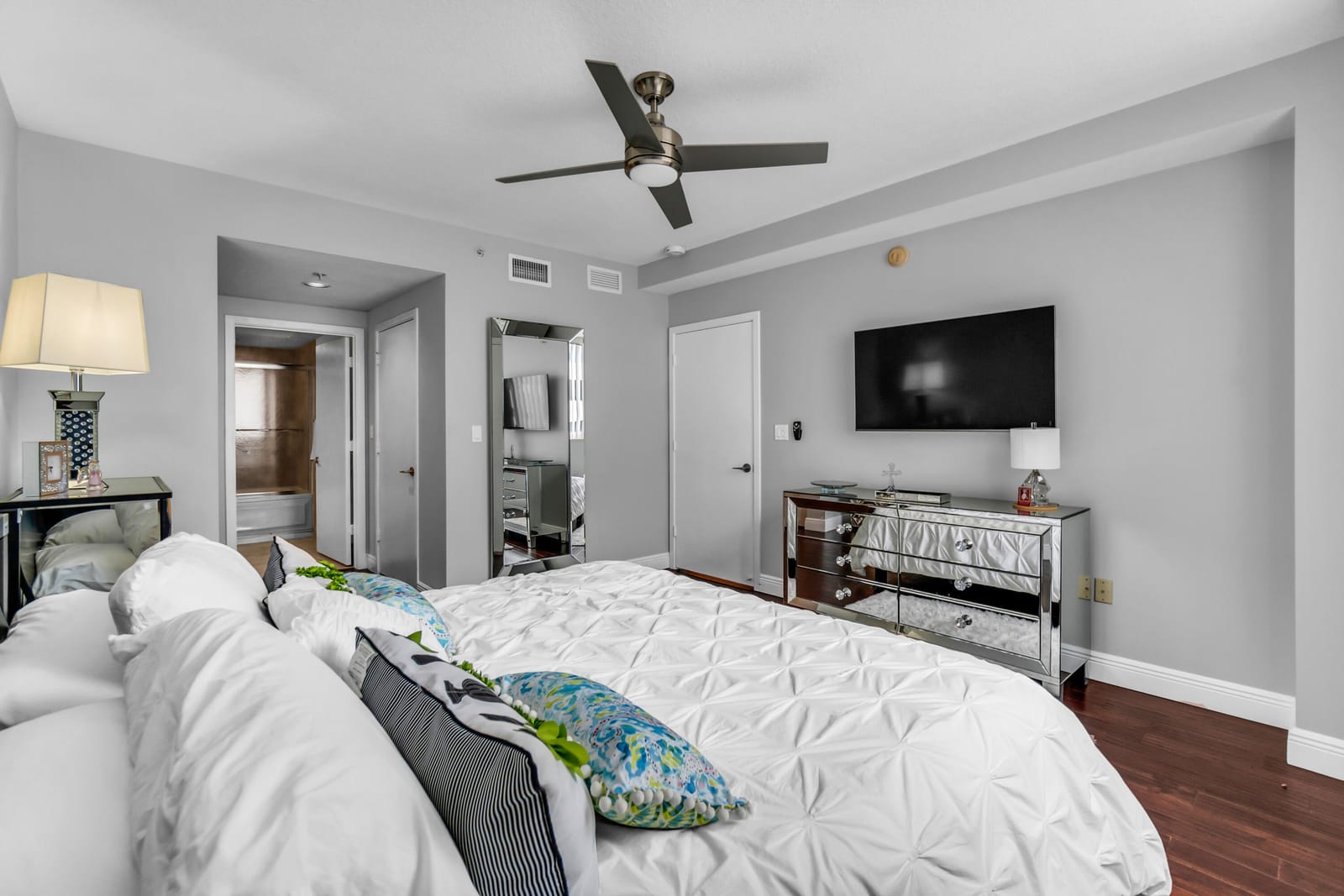 1551 N FLAGLER Drive 817, West Palm Beach, FL 33401 photo 16