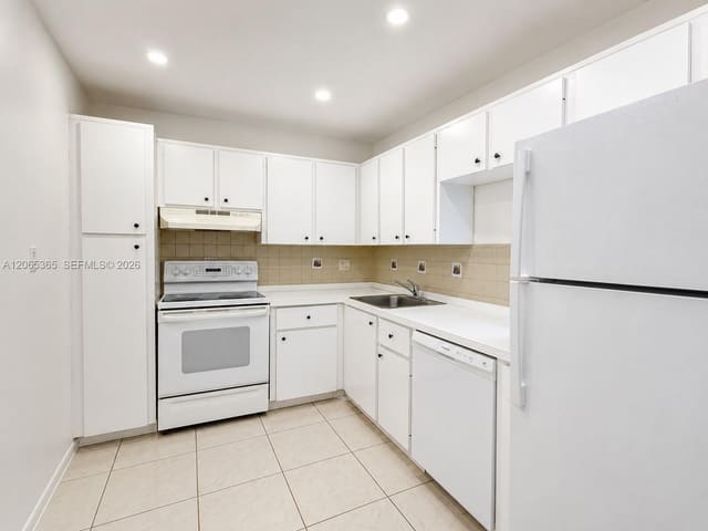 4384 NW 9th Avenue 18-2A, Deerfield Beach, FL 33064