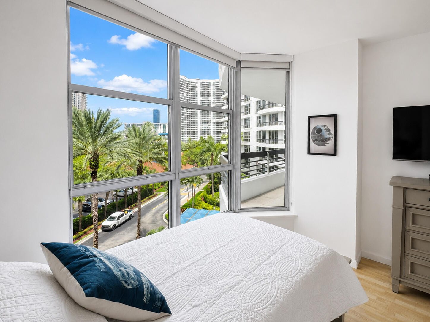 3600 MYSTIC POINTE Drive 608 — photo 9