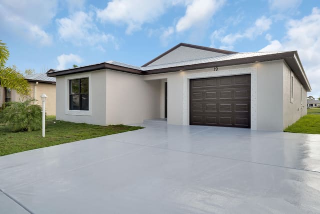 63 La Villa Way, sold in Spanish Lakes Country Club Village, Fort Pierce, FL