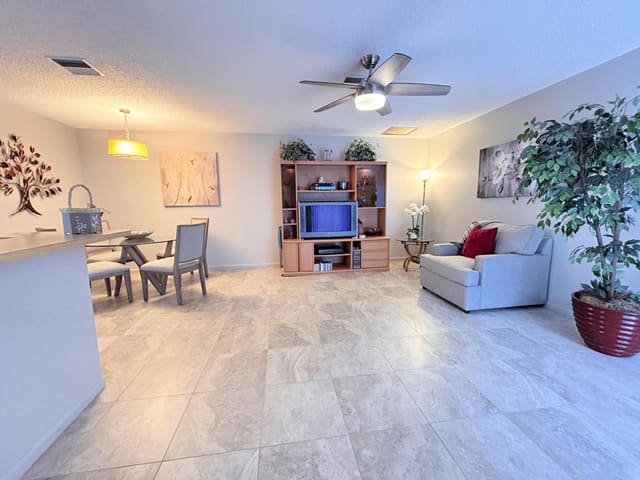 9 CROSSINGS Circle D, sold in Crossings Of Boynton Beach Condo, Boynton Beach, FL