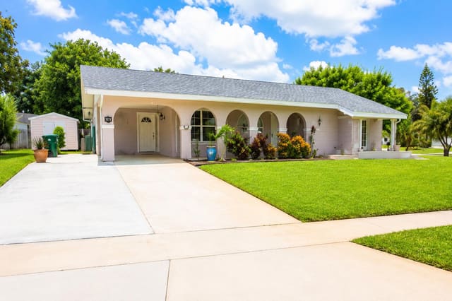 814 SE Corto Court, River Park, Port St. Lucie, FL