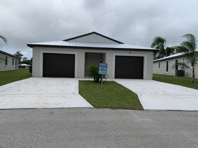 1 La Villa Court, sold in Spanish Lakes Country Club Village, Fort Pierce, FL
