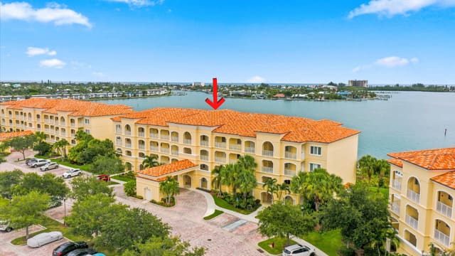21 HARBOUR ISLE Drive W 302, Harbour Isle West, Fort Pierce, FL