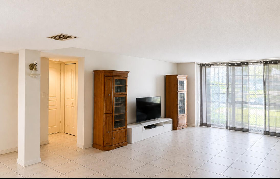 3740 INVERRARY Drive 1E, Lauderhill, FL 33319 photo 5