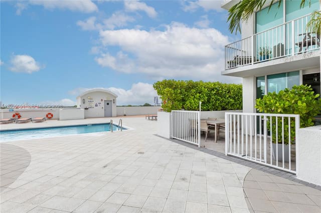 3180 SW 22nd Street 501, Miami, FL 33145