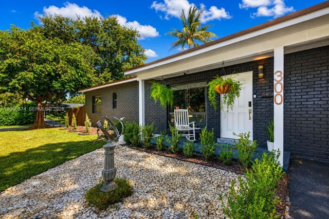 300 NW 28th Street, Wilton Manors, FL 33311