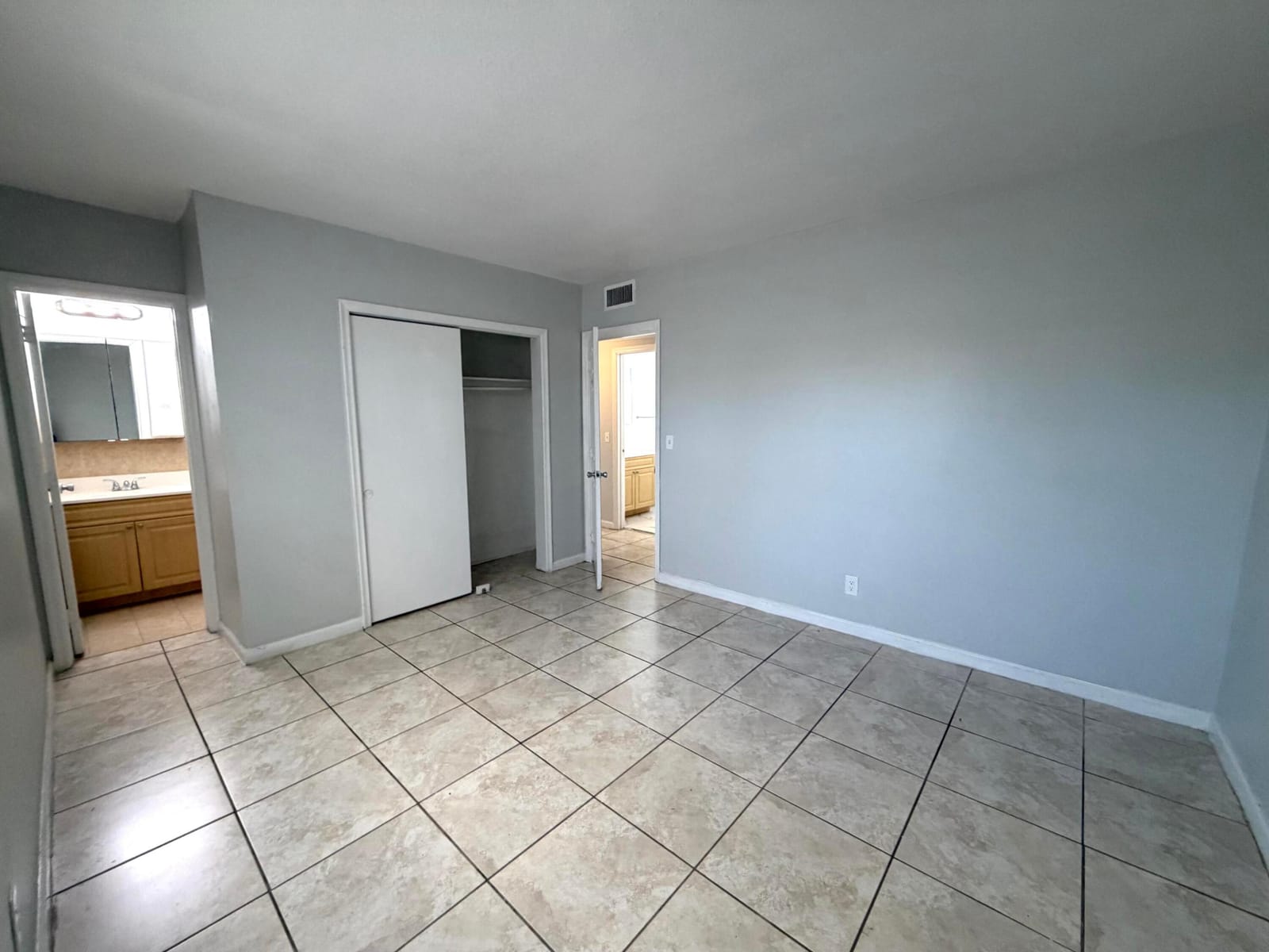 915 NE 8th Street 104 — photo 11