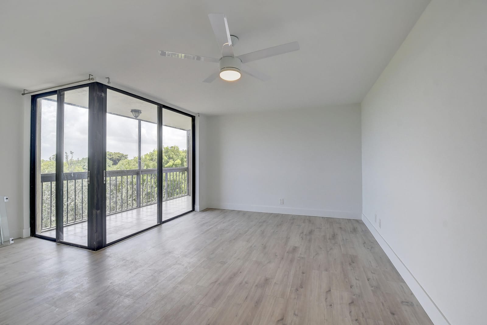 955 Egret Circle 501 — photo 3