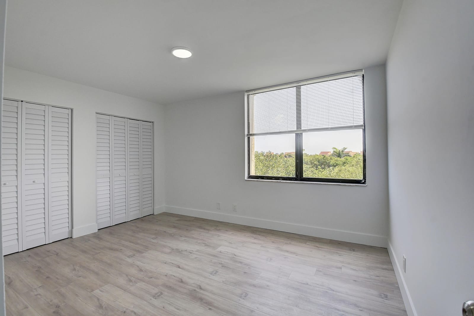 955 Egret Circle 501 — photo 8