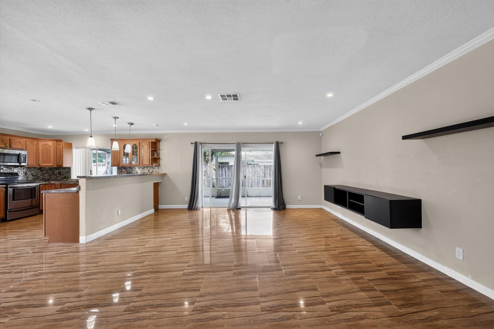 8208 NW 75TH Avenue — photo 7