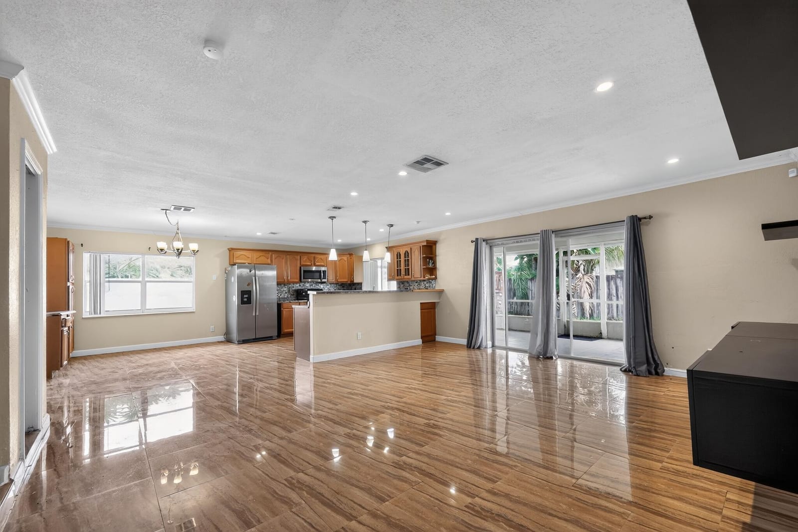 8208 NW 75TH Avenue — photo 8
