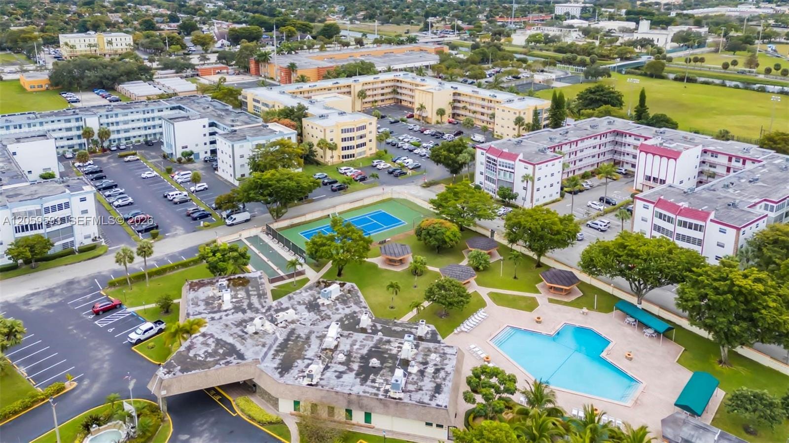 3990 NW 42nd Avenue 403, Lauderdale Lakes, FL 33319 photo 28