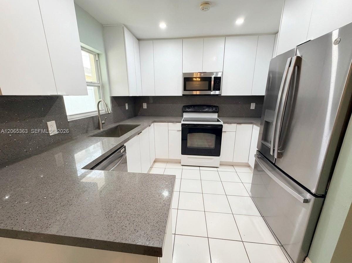 6831 Farragut Street — photo 3