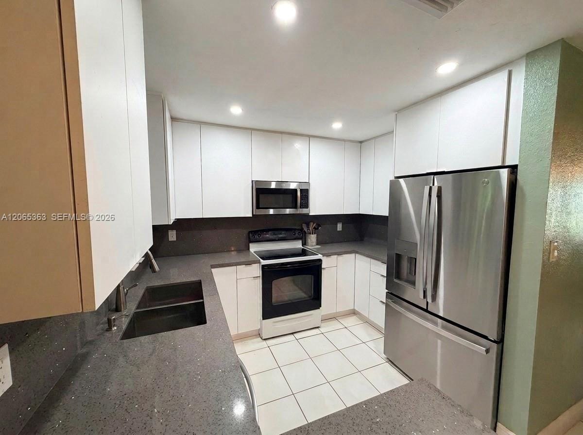 6831 Farragut Street — photo 4