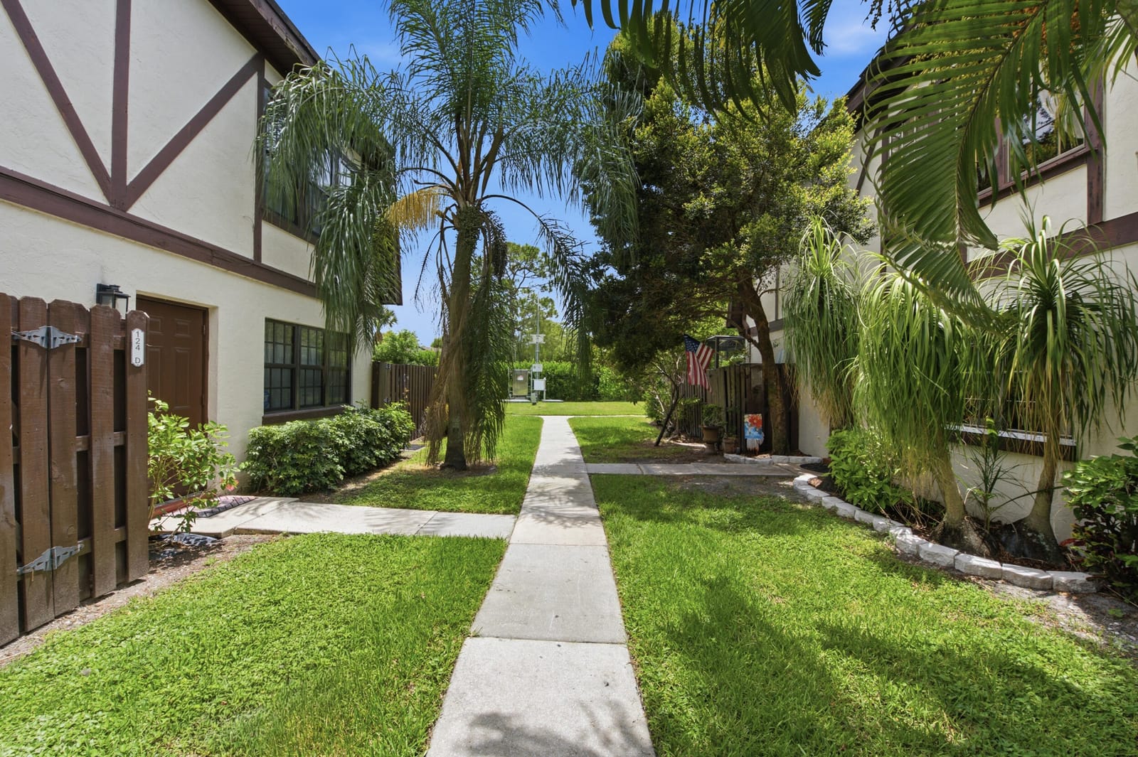 126 WEYBRIDGE Circle B, Royal Palm Beach, FL 33411 photo 15